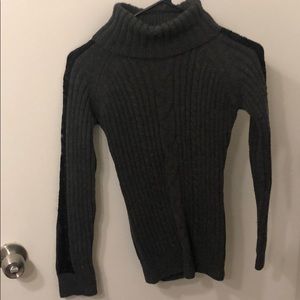 Long sleeve gray sweater